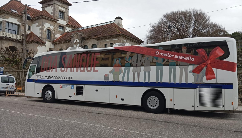 Bus de ADOS para donar sangre en Navidad.