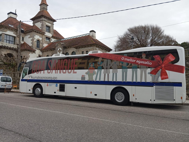 Bus de ADOS para donar sangre en Navidad.