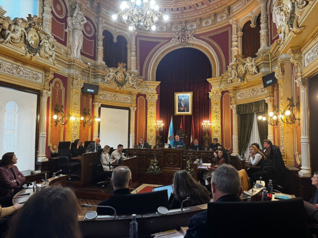 Pleno extraordinario en el Ayuntamiento de Ourense, presidido por el alcalde, Gonzalo Pérez Jácome