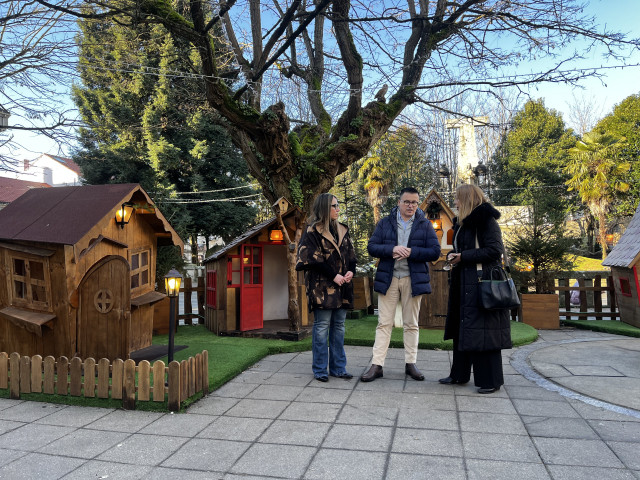 El conselleiro de Emprego, Comercio e Emigración, José González, visita Lalín