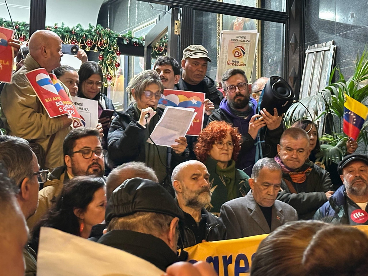 Protesta de AGABO el du00eda 4 en Vigo con la presencia de Nestor Rego el diputado del BNG en el Congreso
