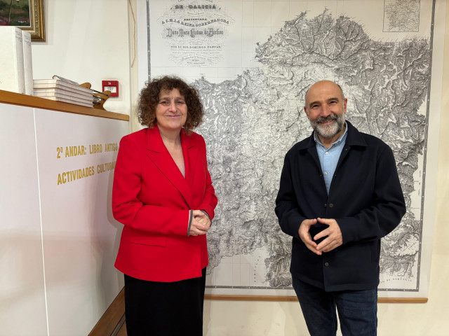 La alcaldesa de Santiago, Goretti Sanmartín, y el diputado del BNG en el Congreso, Néstor Rego.