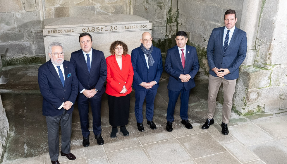 Autoridades de las diferentes instituciones de Galicia participan en el homenaje a Alfonso Daniel Rodríguez Castelao en el 76 aniversario de su fallecimiento.