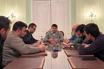 Reunión entre el delegado del Gobierno en Galicia, Pedro Blanco, el subdelegado del Gobierno en Ourense, Eladio Santos, y representantes de ganaderos y agricultores gallegos