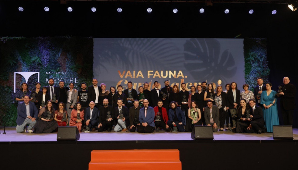 Archivo - Foto final del acto de entrega de los Premios Mestre Mateo