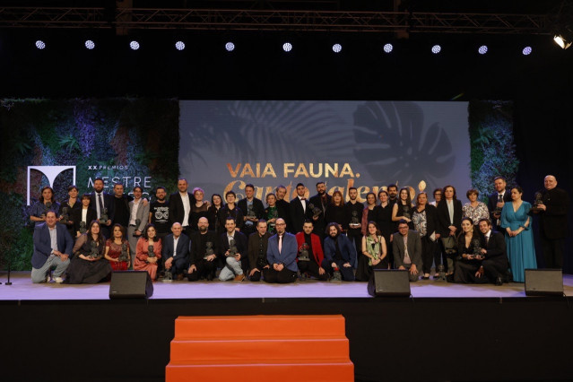 Archivo - Foto final del acto de entrega de los Premios Mestre Mateo