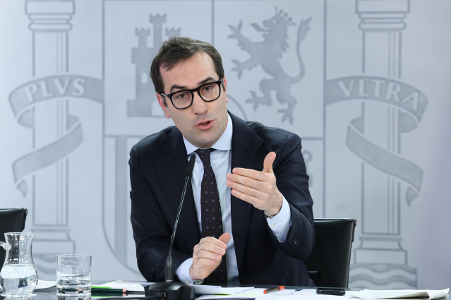 El ministro de Economía, Comercio y Empresa, Carlos Cuerpo, ofrece una rueda de prensa tras el primer Consejo de Ministros del año, a 7 de enero de 2026, en Madrid (España). El primer Consejo de Ministros del año ha estado marcado por la política internac