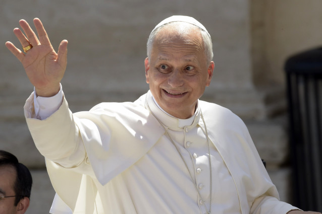 Archivo - El Papa León XIV durante la canonización de Carlo Acutis, en la Plaza de San Pedro del Vaticano, a 7 de septiembre de 2025, en Roma (Italia). El Papa León XIV canoniza a Carlos Acutis, el conocido como ‘influencer’ de Dios y que se convierte en