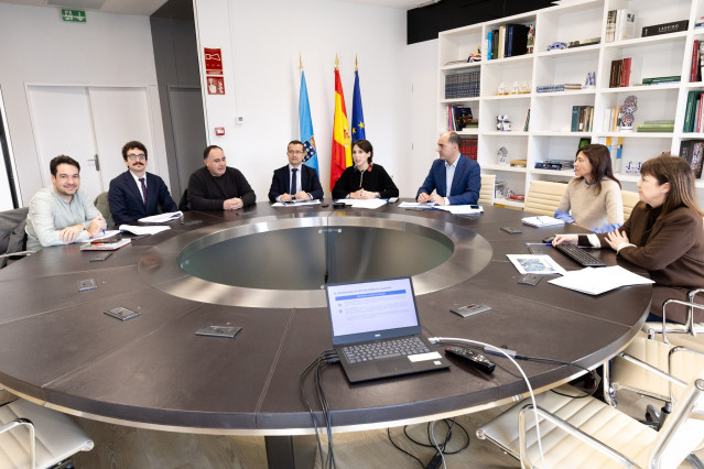 Reunión de la conselleira de Economía e Industria con los integrantes del diálogo social