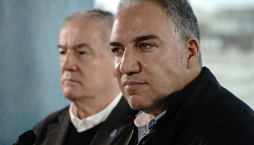 El vicesecretario de Política Autonómica, Local y Análisis Electoral, Elías Bendodo, realiza declaraciones a los medios en el marco de la 28 Interparlamentaria del PP