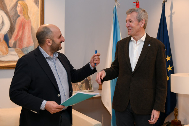 El presidente de la Xunta de Galicia, Alfonso Rueda, y el alcalde de Rodeiro, José Luís Camiñas