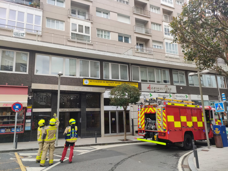 Un incendio obliga a desalojar un restaurante en Santiago