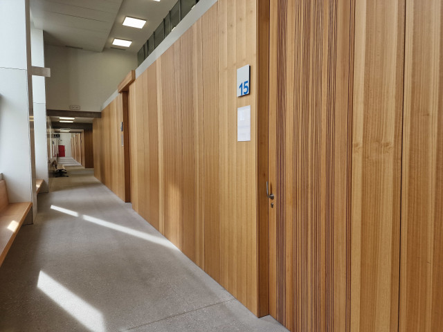 Archivo - Imagen de los pasillos de los juzgados de Vigo.