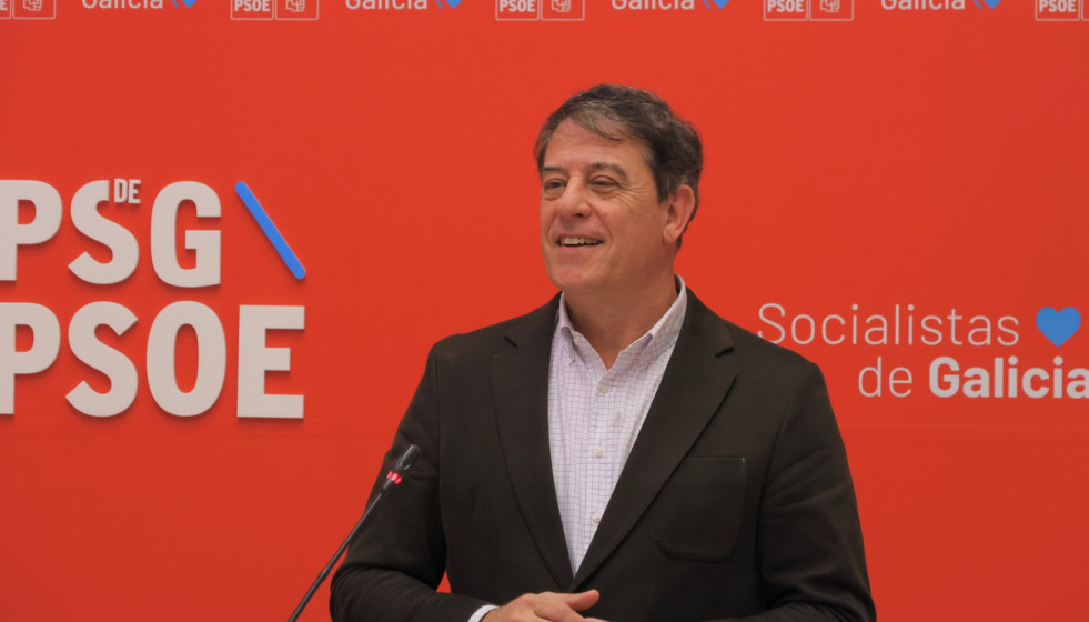 El secretario xeral del PSdeG, José Ramón Gómez Besteiro, en rueda de prensa