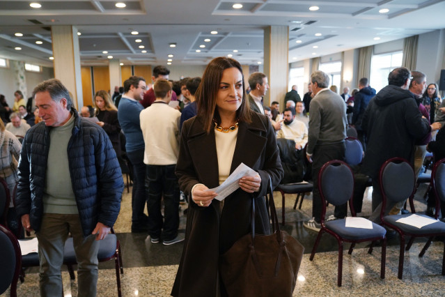 La presidenta de la Diputación de Lugo, Carmela López (c), durante la reunión del Comité Nacional del Partido Socialista de Galicia, a 10 de enero de 2026, en Santiago de Compostela, A Coruña, Galicia (España). El Comité Nacional, el máximo órgano de deci