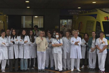 El personal de Urgencias del Hospital Álvaro Cunquerio de Vigo lleva semanas realizando paros todas las tardes para denunciar el colapso de Urgencias