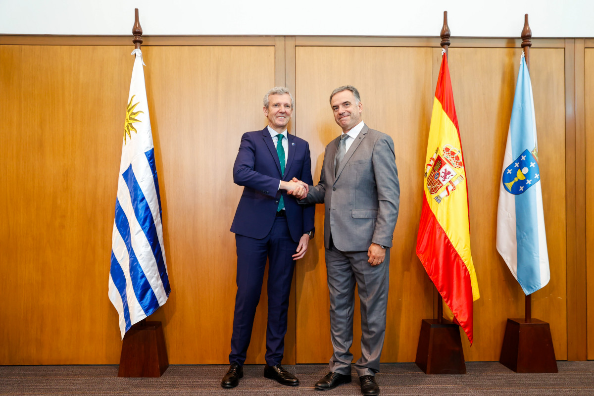 El presidente de la Xunta se reuniu00f3 en marzo de 2025 con el entonces presidente in pu00e9ctore de Uruguay, Yamandu00fa Orsi, en Montevideo