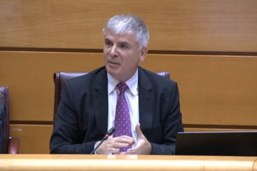 Archivo - El catedrático de Economía Aplicada de la Universidad de Santiago de Compostela, Santiago Lago Peñas, ante la Comisión General de las Comunidades Autónomas del Senado.