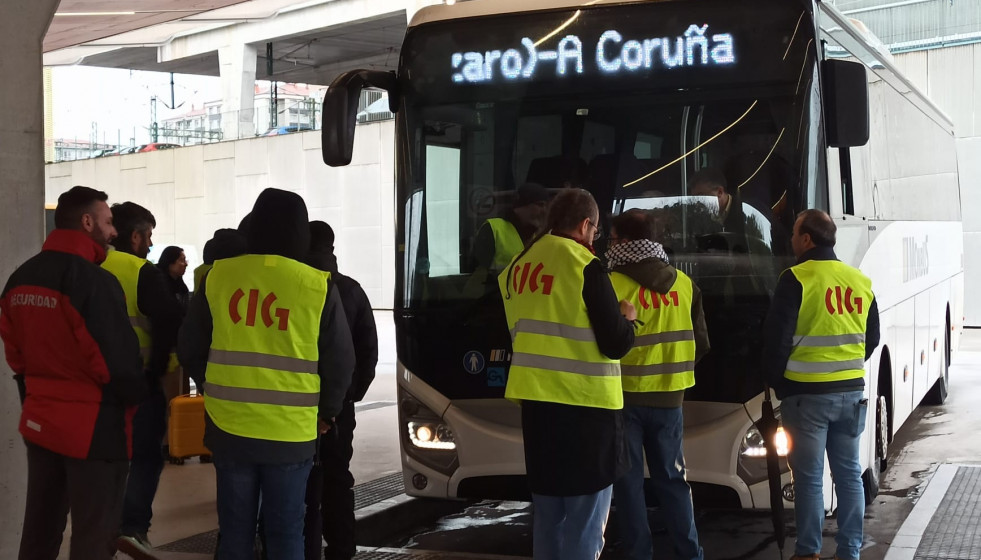 Archivo - Huelga de transporte de viajeros en la provincia de A Coruña