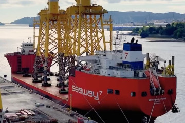 Jacket construido en el astillero de Fene