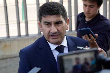 Archivo - El delegado del Gobierno en Galicia, Pedro Blanco Lobeiras, en declaraciones a los medios.