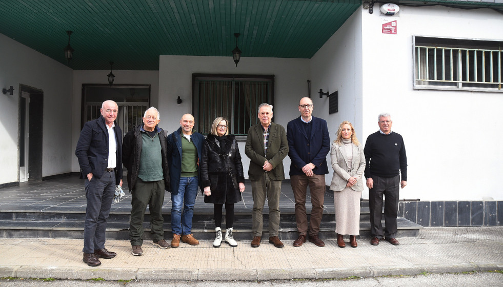 El conselleiro de Sanidade, Antonio Gómez Caamaño, se reúne con el Clúster de Pizarra en O Barco de Valdeorras (Ourense)