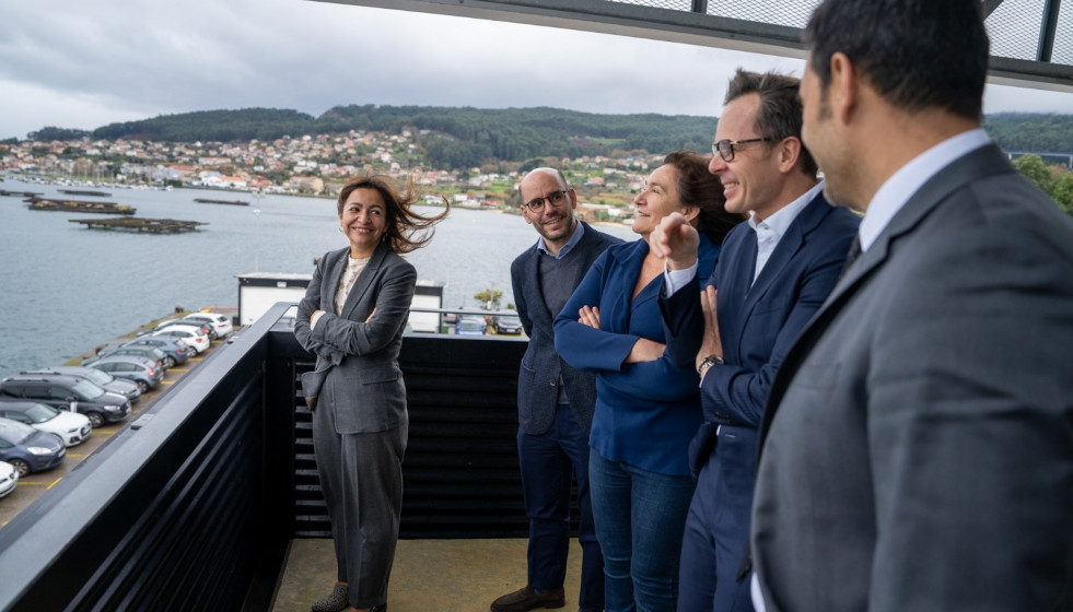 La conselleira do Mar, Marta Villaverde, en una visita a Wofco