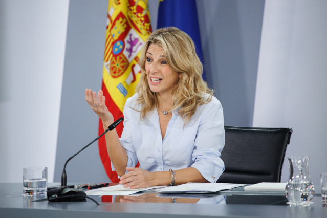 Archivo - La vicepresidenta segunda y ministra de Trabajo y Economía Social, Yolanda Díaz, durante una rueda de prensa posterior al Consejo de Ministros, en el Palacio de la Moncloa, a 14 de febrero de 2023, en Madrid (España). El Consejo de Ministros ha