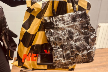 Móvil con el que el hombre grababa a las víctimas.