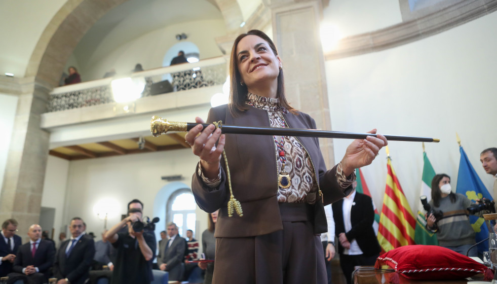 La nueva presidenta de la Diputación de Lugo, Carmela López, toma posesión de su cargo durante la celebración de un pleno en la diputación de Lugo, a 14 de enero de 2026, en Lugo, Galicia (Españ
