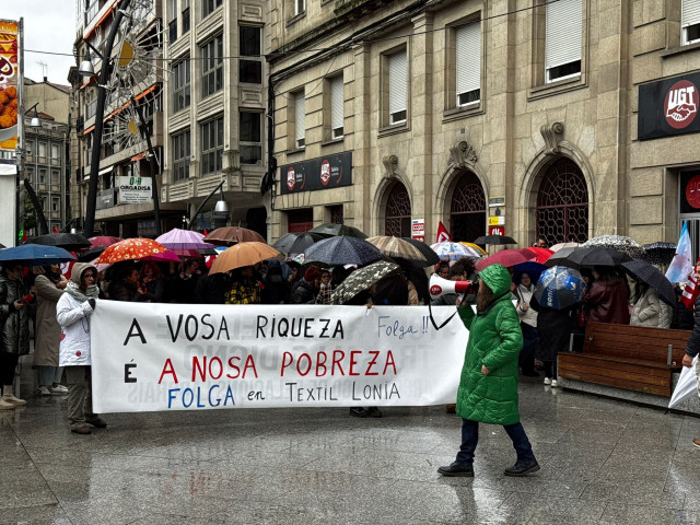 Los trabajadores de la empresa Sociedad Textil Lonia se manifiestan en Ourense para reclamar mejoras salariales y laborales