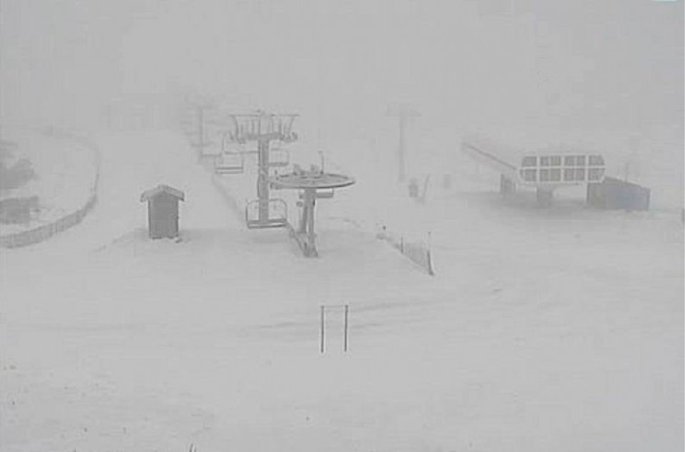 El temporal amarra la flota, nieve en cotas bajas, Galicia no verá el sol hasta el domingo
