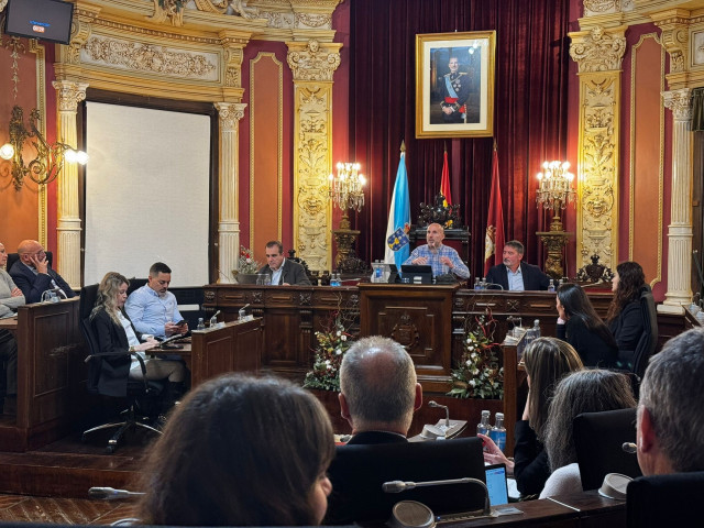 Pleno ordinario en el Ayuntamiento de Ourense, presidido por el alcalde, Gonzalo Pérez Jácome