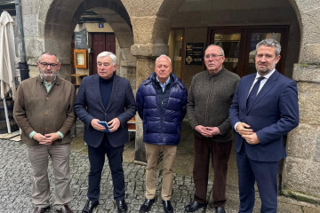 Diputados y senadores del PP se reúnen con representantes de la APEC.