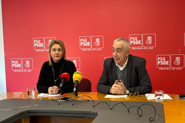 La diputada en el Congreso, Patricia Otero, y el senador por Lugo, César Mogo, en rueda de prensa