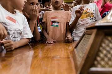 Archivo - Recepción de niñas y niños saharauis del programa ‘Vacaciones en Paz’, en el Congreso de los Diputados, a 16 de julio de 2025, en Madrid (España).  El programa Vacaciones en Paz es u