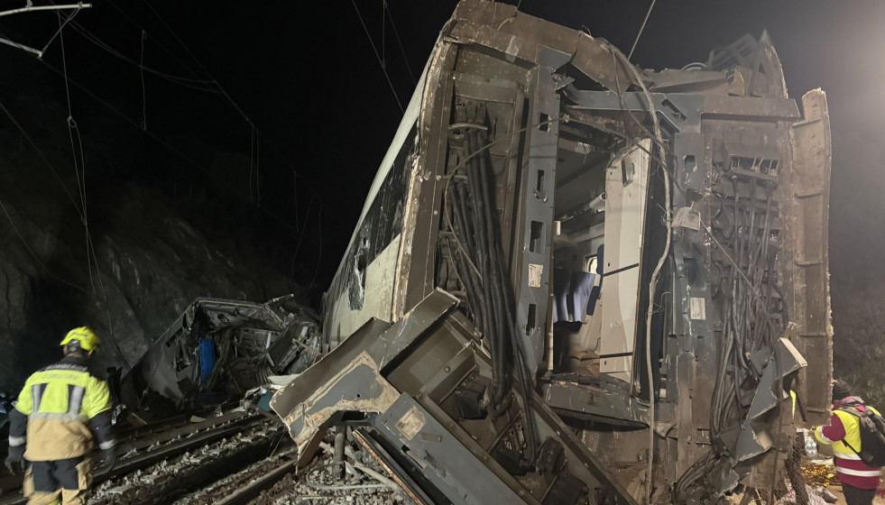Imagen de uno de los dos trenes que han descarrilado a la altura de Adamuz, Córdoba, este domingo 18 de enero de 2026