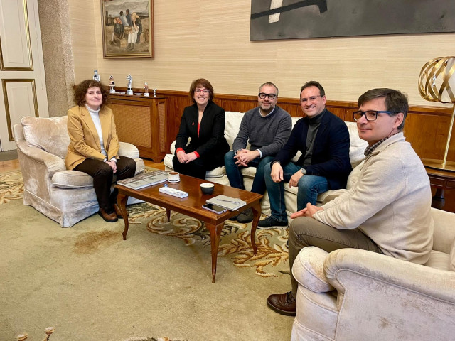 La candidata a la USC, Alba Nogueira, se reúne con la alcaldesa de Santiago de Compostela, Goretti Sanmartín