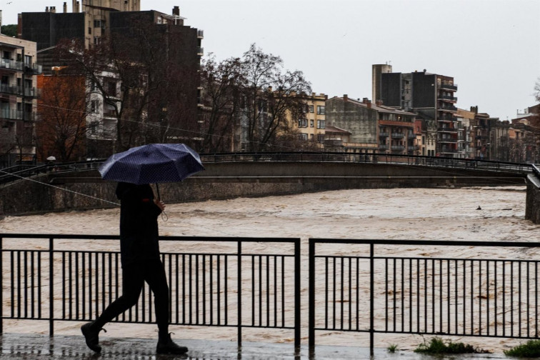 Clases suspendidas y precaución máxima en Cataluña, donde las lluvias provocan la crecida del río Onyar