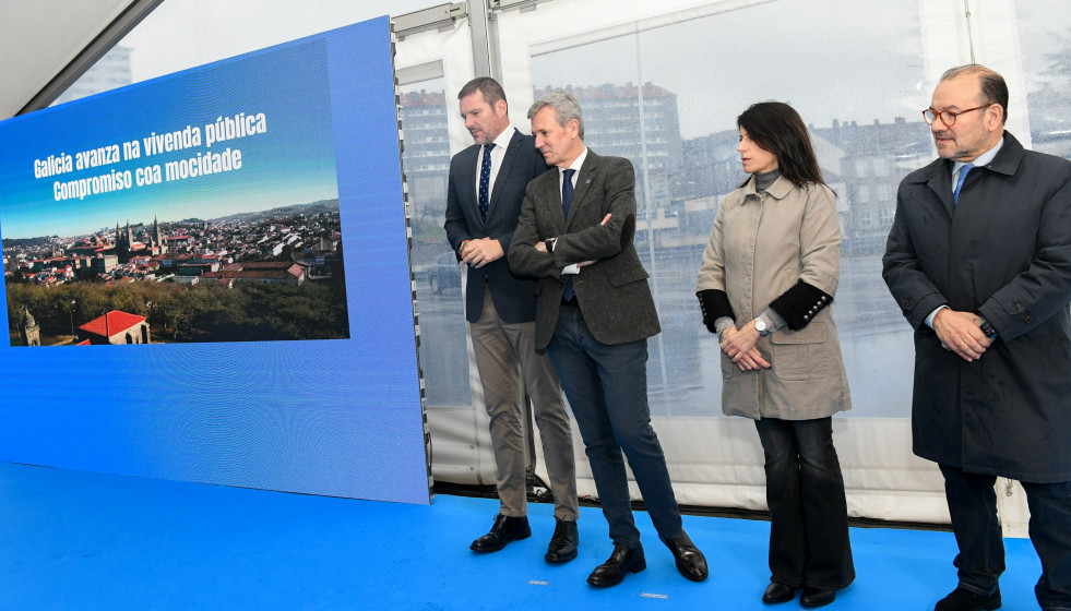El presidente de la Xunta, la conselleira de Vivenda, el conselleiro de Cultura y el rector de la USC, en un acto en Santiago