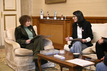 La candidata a rectora de la Universidade de Santiago de Compostela (USC) Rosa Crujeiras se ha reunido este martes con la alcaldesa de Santiago, Goretti Sanmartín