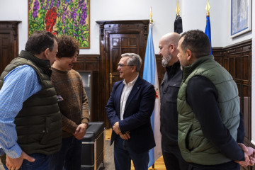 El presidente de la Diputación de Ourense, Luis Menor, recibe al reconocido chef japonés Matsumoto, que está a estudiar la 