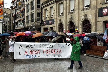 Los trabajadores de la empresa Sociedad Textil Lonia se manifiestan en Ourense para reclamar mejoras salariales y laborales