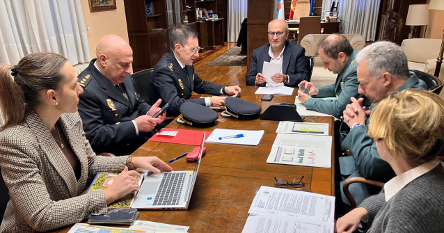 Reunión de la junta provincial de seguridad de Pontevedra, presidida por el subdelegado del Gobierno, Abel Losada, celebrada el 21 de enero de 2026.