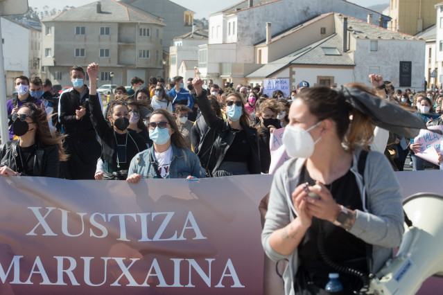 Archivo - Varias mujeres participan en una manifestación en apoyo a las 87 mujeres que en 2019 fueron grabadas “sin autorización”, a 4 de abriil de 2021, en San Cibrao, Lugo, Galicia (España).