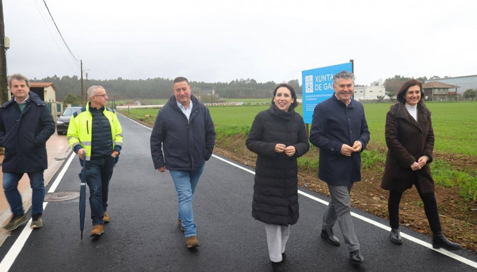 Visita de la conselleira de Economía e Industria, María Jesús Lorenzana, al polígono de Camporrapado, en Boqueixón (A Coruña)