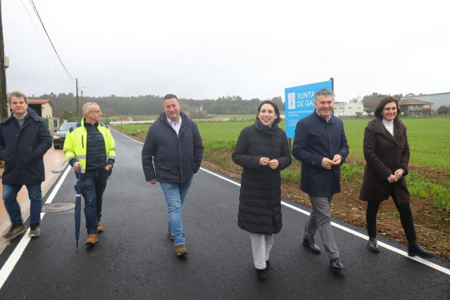 Visita de la conselleira de Economía e Industria, María Jesús Lorenzana, al polígono de Camporrapado, en Boqueixón (A Coruña)