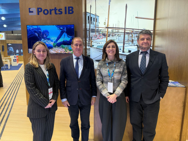 La conselleira de Medio Ambiente e Cambio Climático, Ángeles Vázquez, se reúne con el consejor del Mar y Ciclo del Agua de Islas Baleares, Juan Manuel Lafuente.