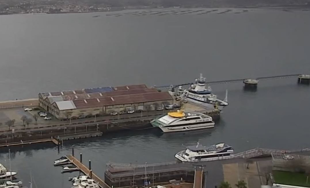 Terminal de transporte maru00edtimo en Vigo en una imagen de la webcam de la CRTVG hoy