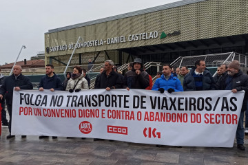 Protesta de sindicatos ante la intermodal de Santiago con motivo de la huelga del transporte